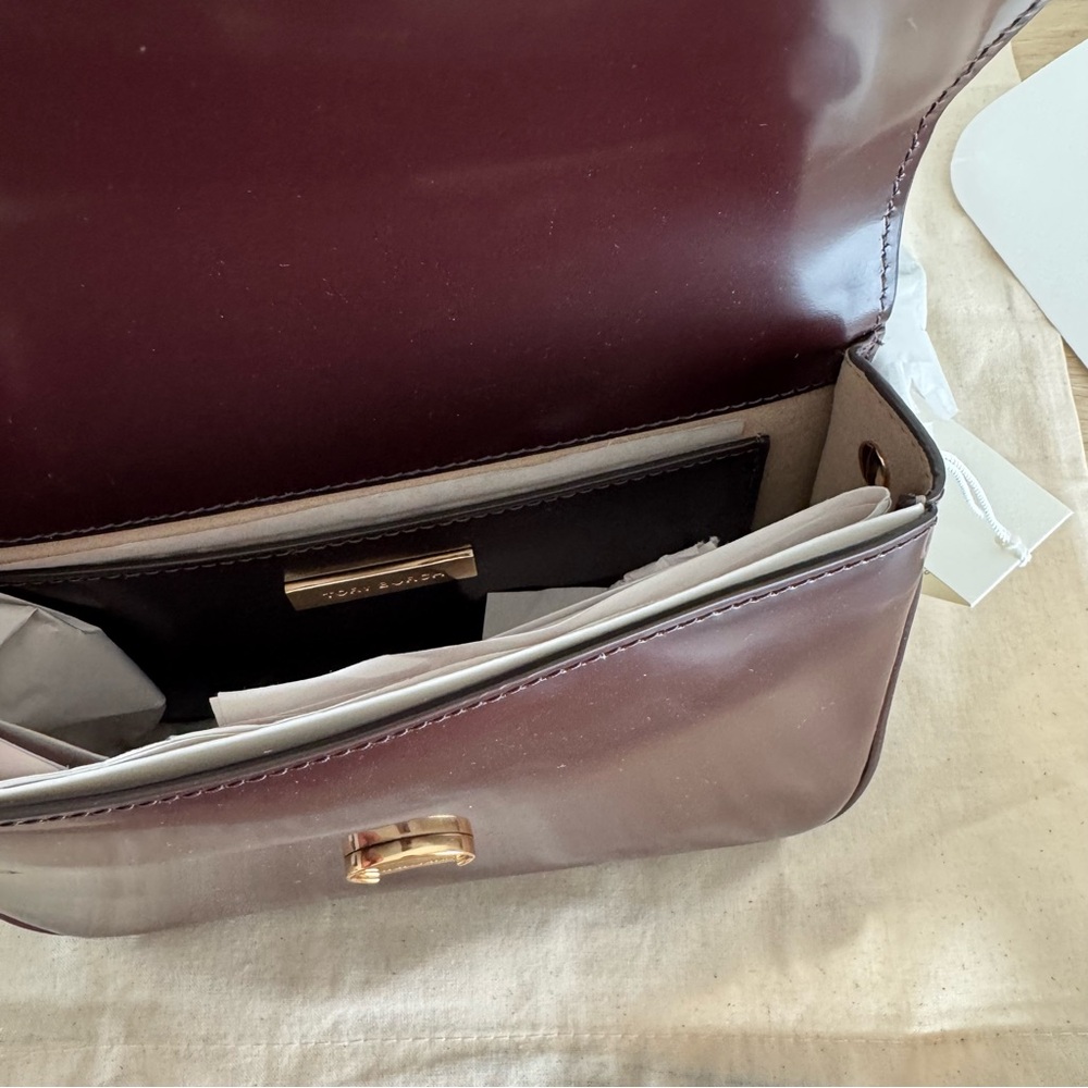 ☀️NEW☀️ Tory Burch Robinson Spazzolato Shoulder Bag Burgundy - Picture 7 of 14